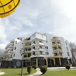 Отель 1 Maji Поградец