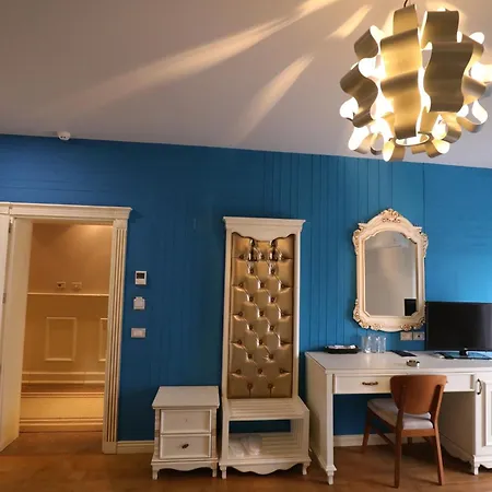 1 Maji Hotel