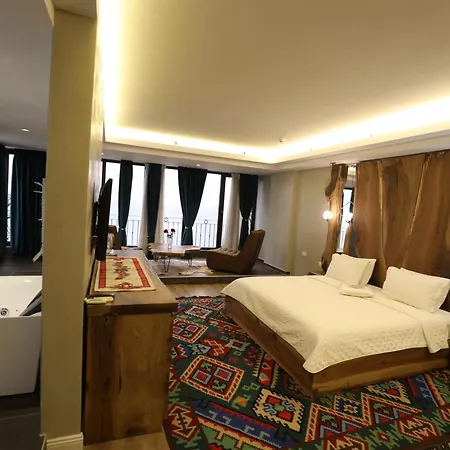 1 Maji Hotel
