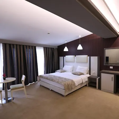 Hotel 1 Maji 4*