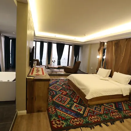 1 Maji Hotel 4*