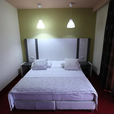 1 Maji Hotel 4*