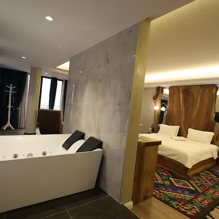 1 Maji מלון
