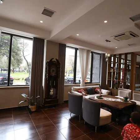 1 Maji Hotel