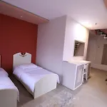 1 Maji Hotel