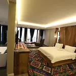 1 Maji Hotel