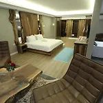 1 Maji Hotel