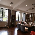 1 Maji Hotel