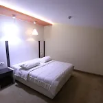 1 Maji Hotel