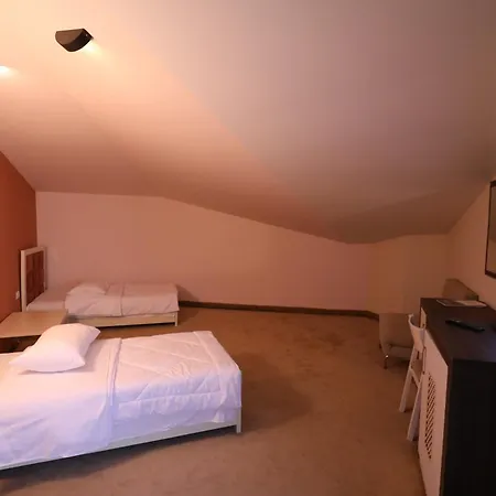 Hotel 1 Maji