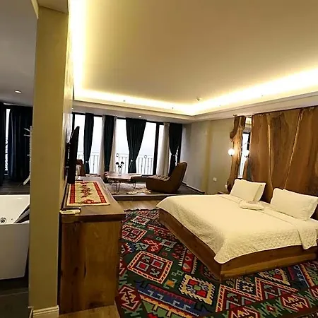 1 Maji Hotell