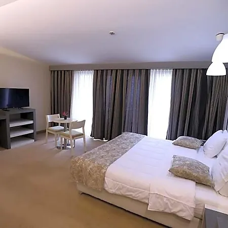 1 Maji Hotell Pogradec