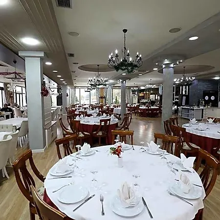Hotell 1 Maji 4*