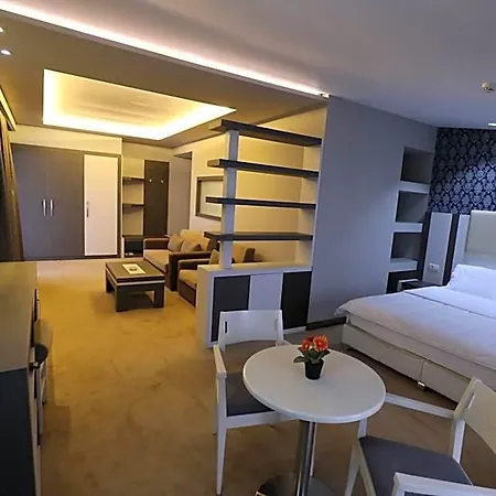 1 Maji فندق بورغراديك